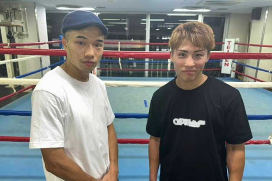 日本バンタム級王者・増田陸（左）プロ転向後初の出稽古を行った井上尚弥【写真：大橋ジム提供】