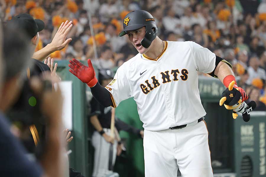 4号ソロを放った巨人のリチャード【写真:産経新聞社】