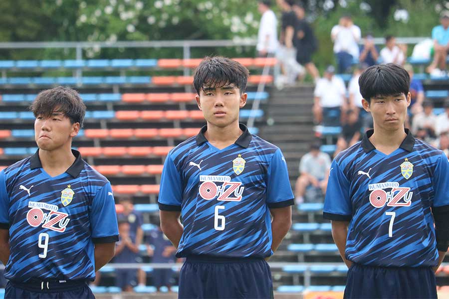 強豪大津の主力ボランチに成長した福島悠士（6番）【写真：橋本 啓】