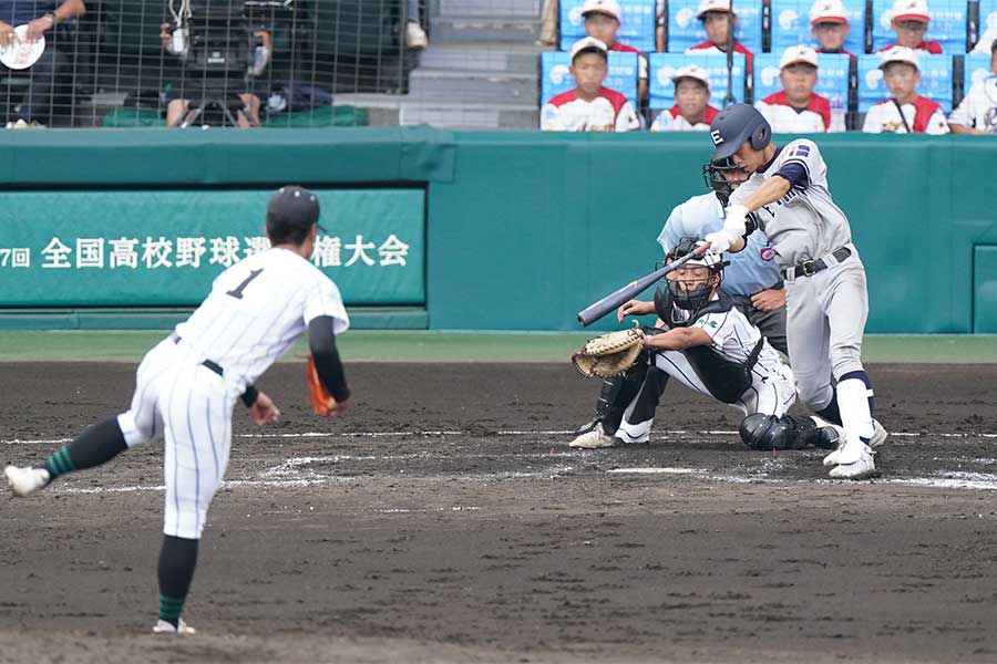 津田学園戦、攻撃をする初出場の叡明【写真：産経新聞社】