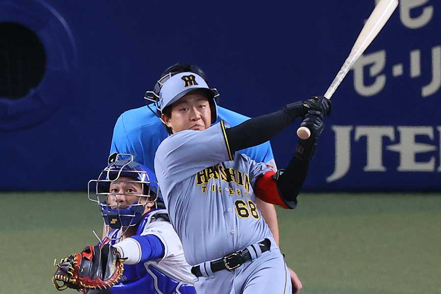 中日戦、プロ初本塁打を放った中川勇斗【写真:産経新聞社】