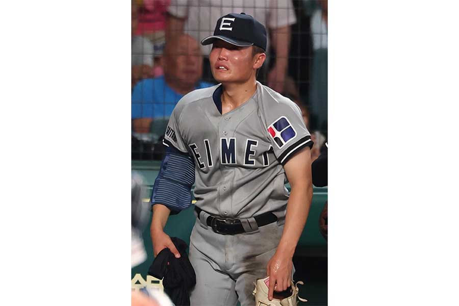 3回からマウンドに上がり、125球を投じた叡明の田口遼平【写真:産経新聞社】