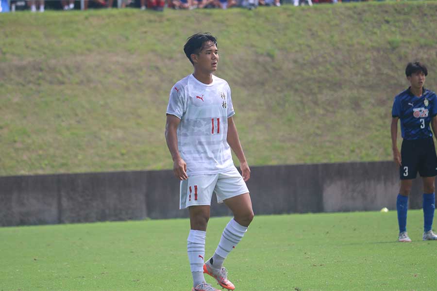 後半頭からインターハイ決勝のピッチに立った神村学園の徳村【写真：橋本 啓】