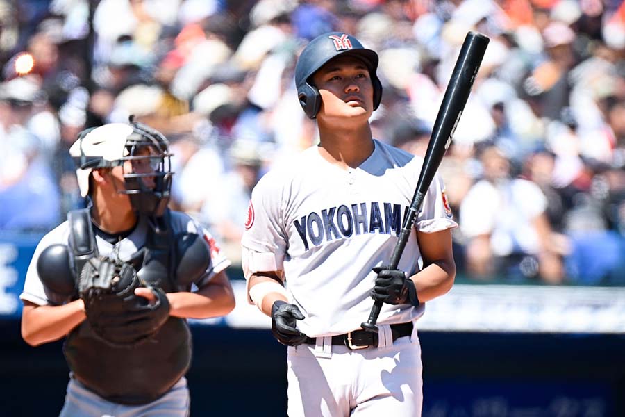 春夏連覇を目指す横浜高校の主将・阿部葉太【写真：中戸川知世】