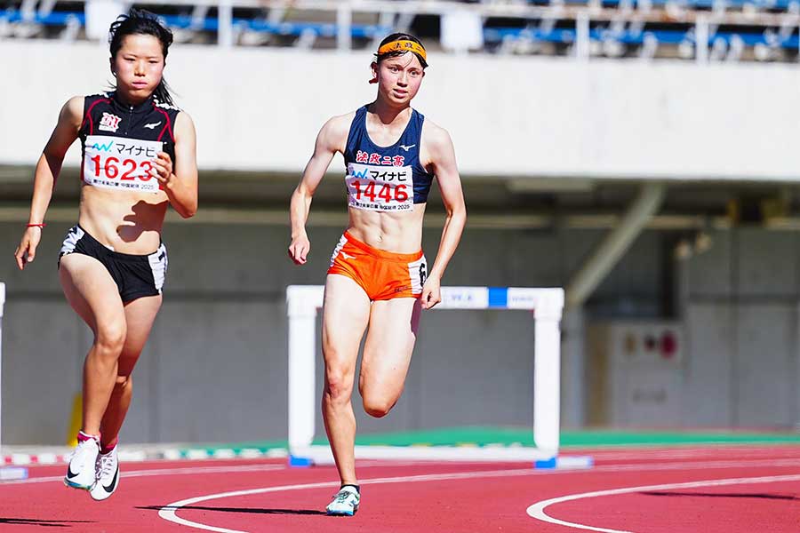 10月の県新人大会が転機となり、本格的に400メートル障害に転向した【写真：荒川祐史】