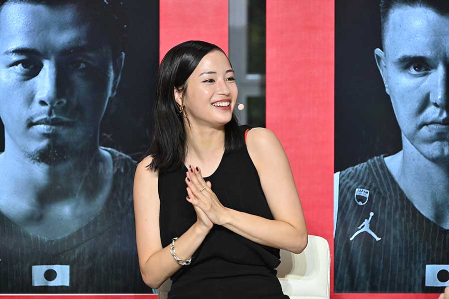 テレビ朝日系生中継でスタジオ観戦した広瀬すず【写真提供：テレビ朝日】