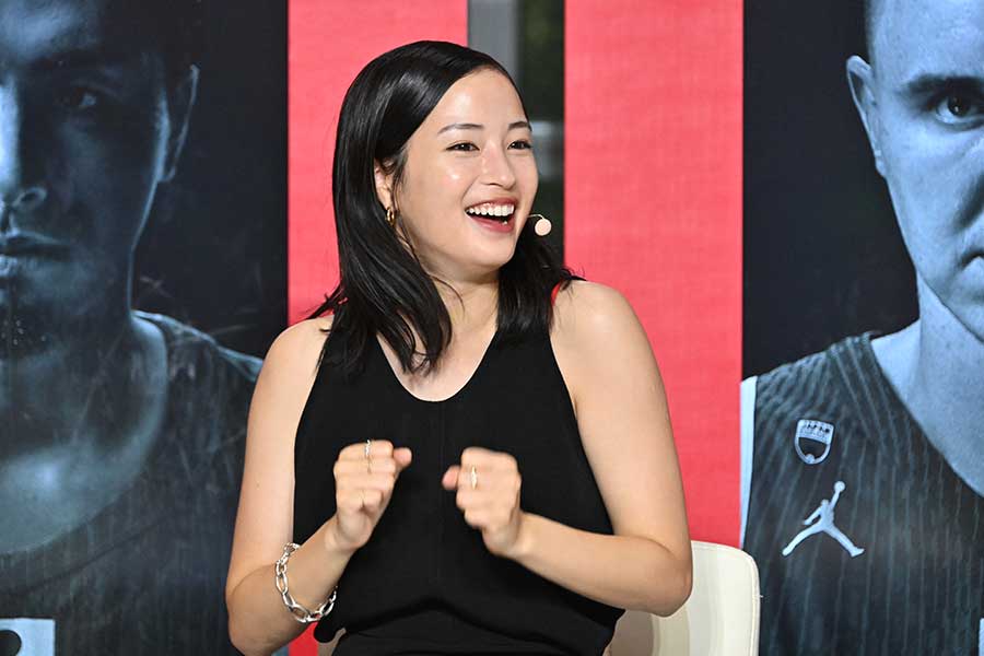 テレビ朝日系生中継でスタジオ観戦した広瀬すず【写真提供:テレビ朝日】