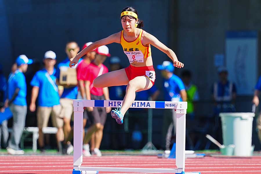 女子400メートル障害でインターハイ初出場した藤井楓音【写真：荒川祐史】