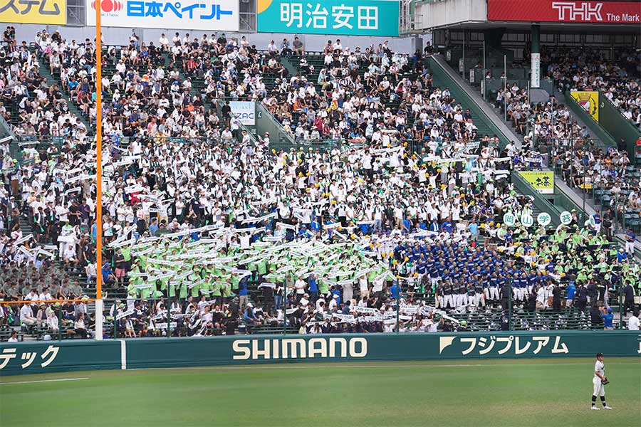 岡山学芸館の応援スタンド【写真:産経新聞社】