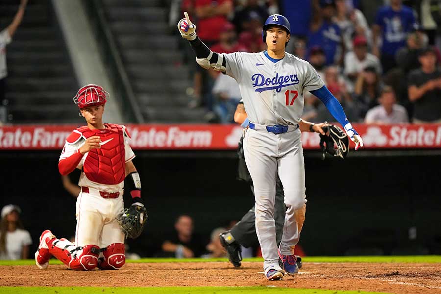 9回の第5打席で4試合連続となる43号を放ったドジャースの大谷翔平【写真:AP/アフロ】