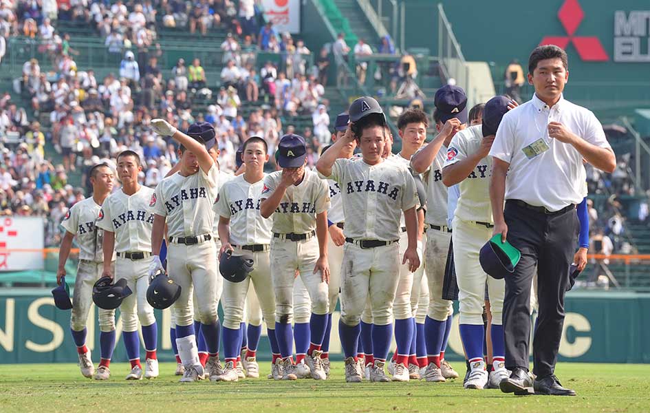 2回戦で横浜と対戦した綾羽【写真：産経新聞社】