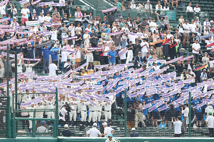 西日本短大付の応援スタンド【写真：産経新聞社】