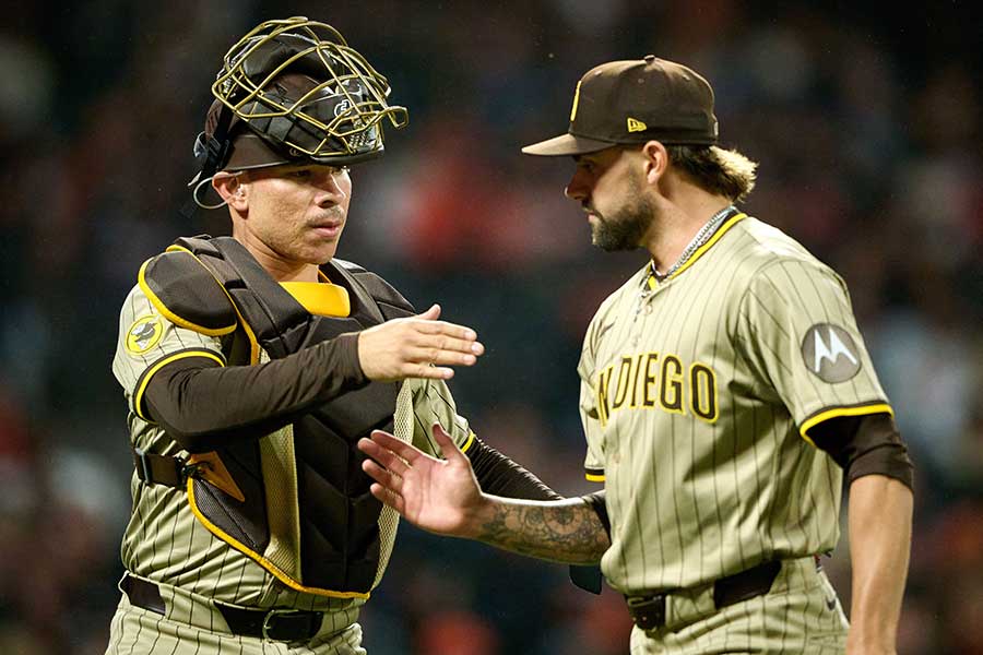 パドレスの捕手フェルミン(左)【写真:ロイター】