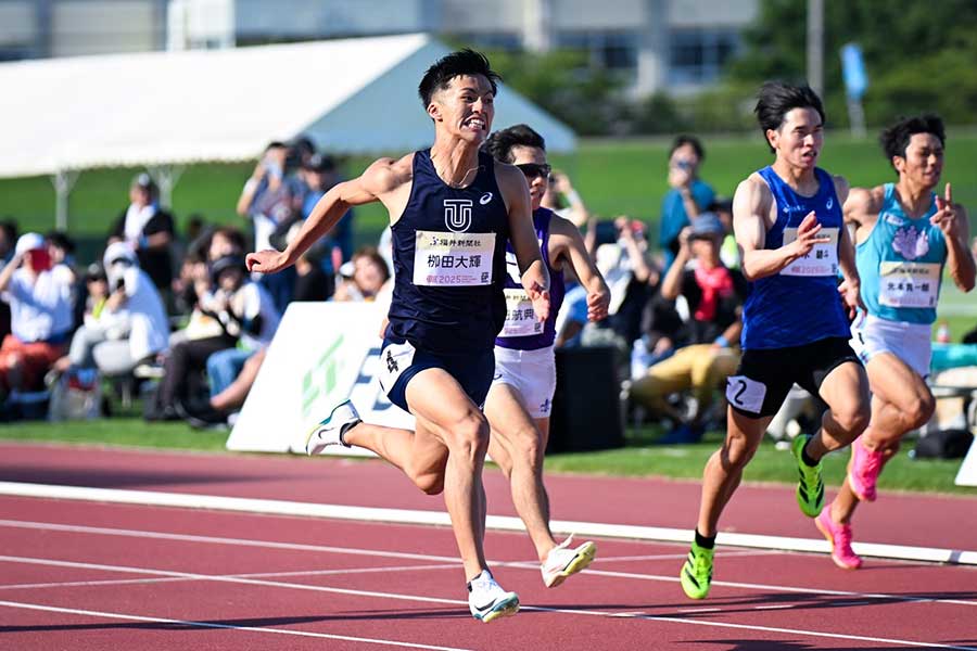 9秒92で1着になった柳田大輝（中央手前）【写真：中戸川知世】