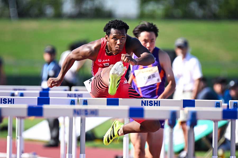 男子110メートル障害決勝で12秒92の日本新記録を樹立して優勝した村竹ラシッド【写真：中戸川知世】