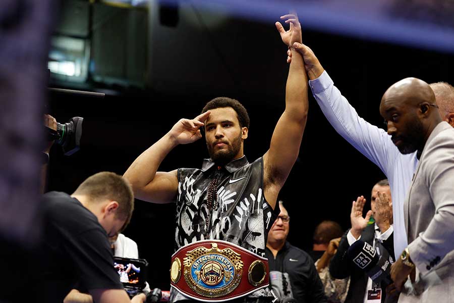 衝撃の初回TKO勝利をしたモーゼズ・イタウマ【写真：ロイター】