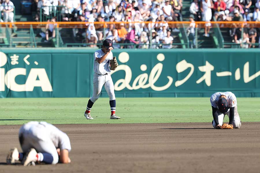 タイブレークの末7-8で敗れた横浜ナイン【写真：産経新聞社】