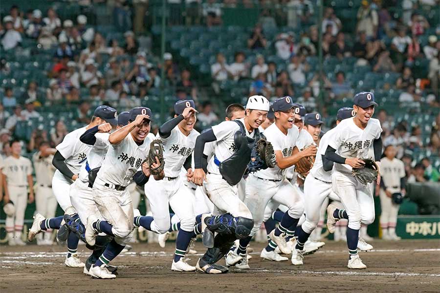 準々決勝、東洋大姫路に勝利した沖縄尚学【写真：スポーツ報知/アフロ】