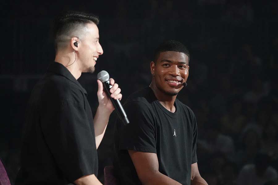 トークショーで話す八村塁【写真：鉾久真大】