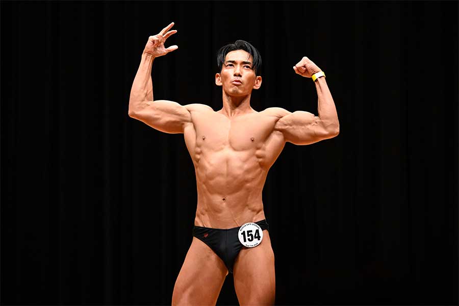 「メンズフィジーク一般172センチ以下級」で優勝した滝田翔【写真：徳原隆元】