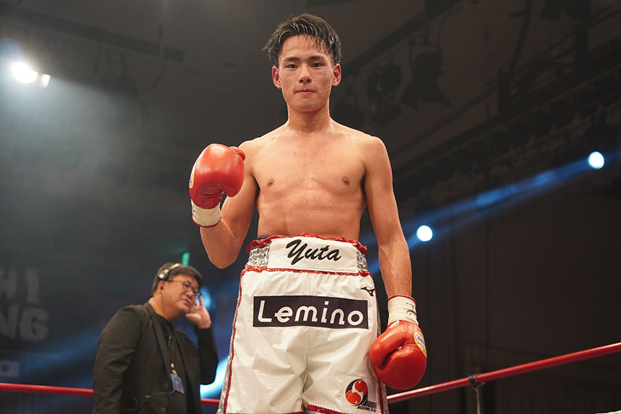 デビューしてから5戦連続となるKO勝利を収めた坂井優太【写真：澤田直人】