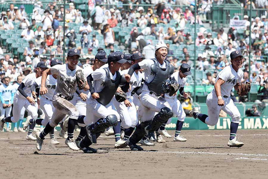 決勝進出を決めた沖縄尚学【写真：スポーツ報知/アフロ】