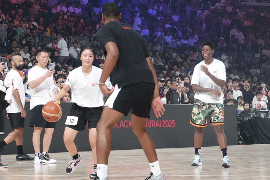 八村塁と1on1で対決した塩野悠結【写真：鉾久真大】