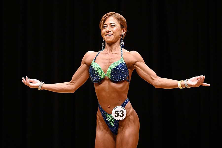 「ボディフィットネス一般の部」で優勝した須佐純子【写真：徳原隆元】
