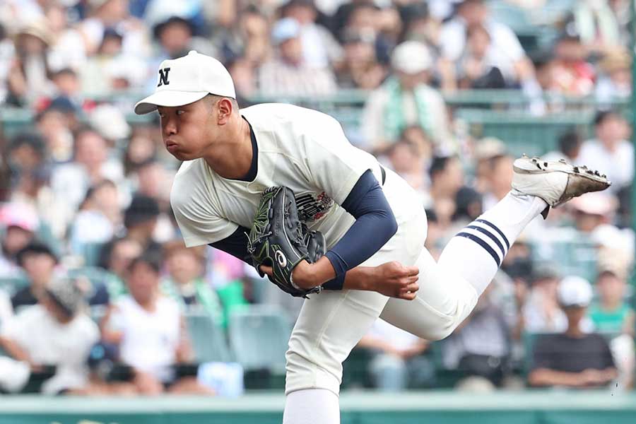 決勝戦は6回途中から登板した日大三の近藤優樹【写真：産経新聞社】