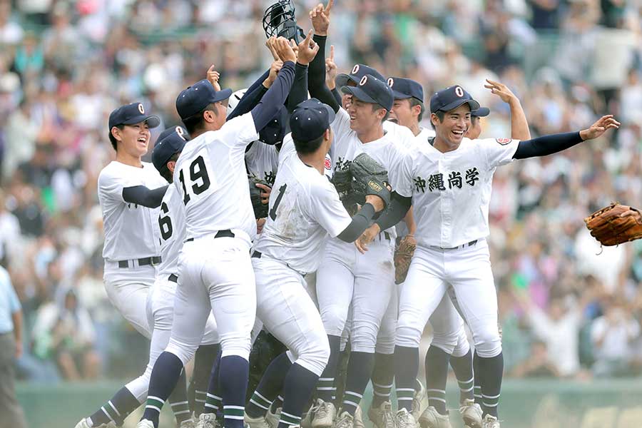 優勝した沖縄尚学【写真：スポーツ報知/アフロ】