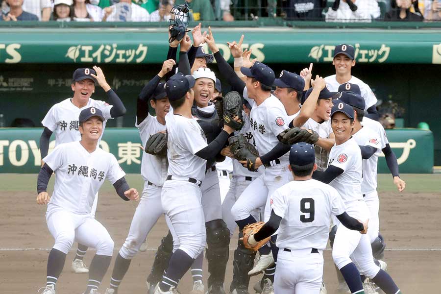 優勝した沖縄尚学【写真：スポーツ報知/アフロ】