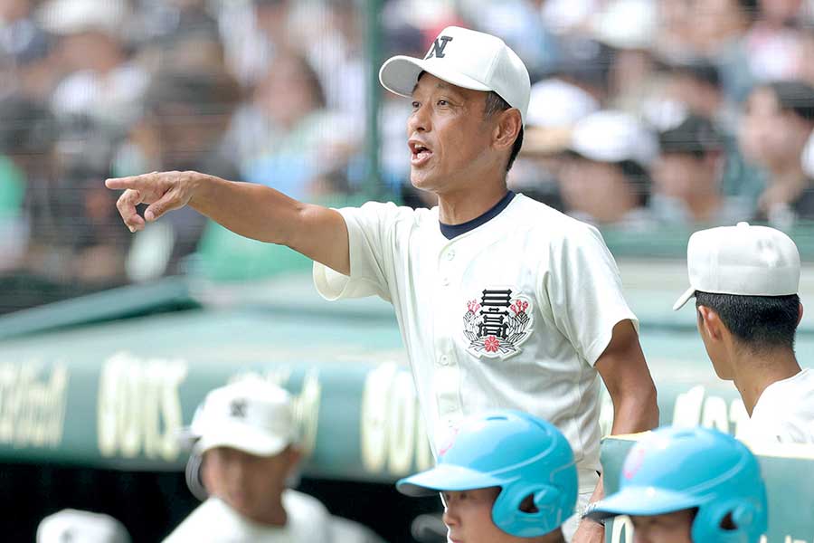 日大三の三木有造監督【写真：スポーツ報知/アフロ】