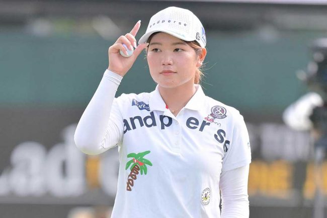 速報】女子ゴルフ、櫻井心那がギャラリー騒然の超ロングパット 2連続