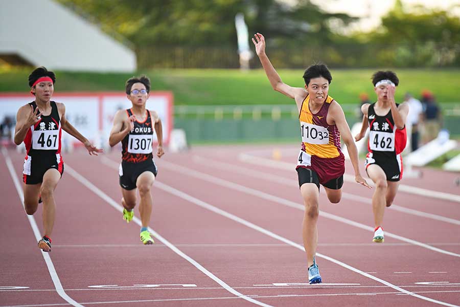 中学生男子100メートルは徳井凌太（左から3人目）が優勝した【写真：中戸川知世】