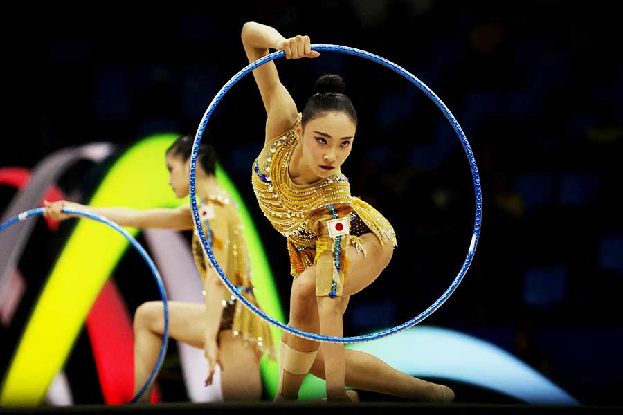 新体操の世界選手権で金メダルを獲得した日本代表【写真：ロイター】