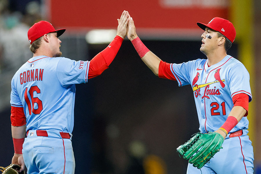カージナルスでプレーするラーズ・ヌートバー（右）【写真：ロイター】