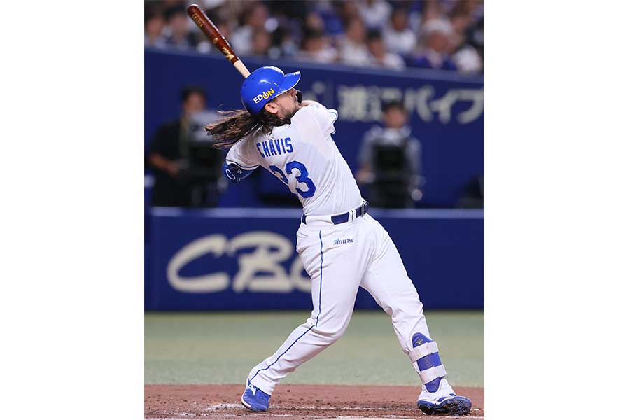 5回に本塁打を放つチェイビス【写真：産経新聞社】