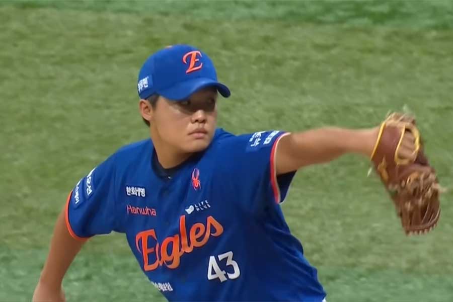 衝撃の投球を見せたチョン・ウジュ（画像はKBO公式Youtubeのスクリーンショット）