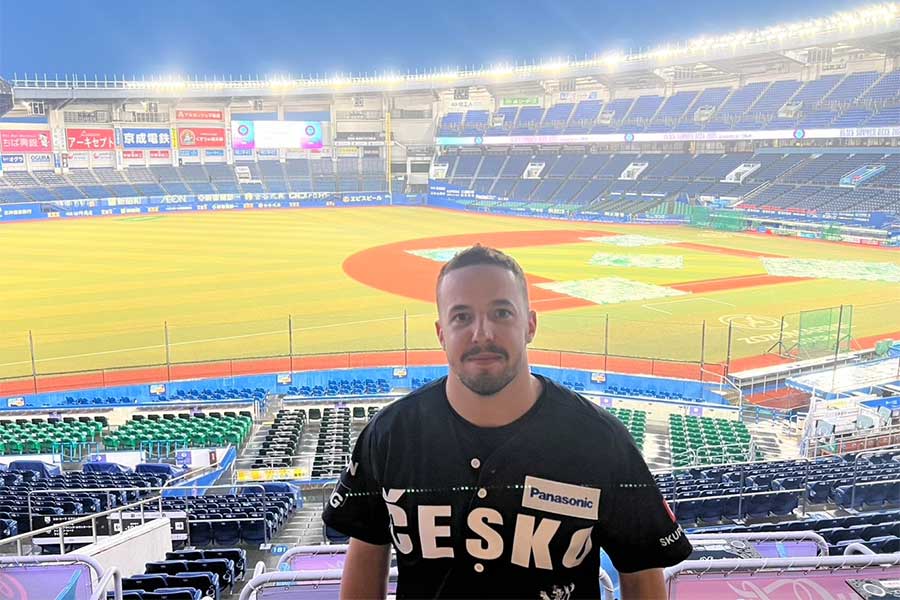 チェコ代表のユニホームでZOZOマリンに立つカラーベク【写真：合田哲郎氏提供】
