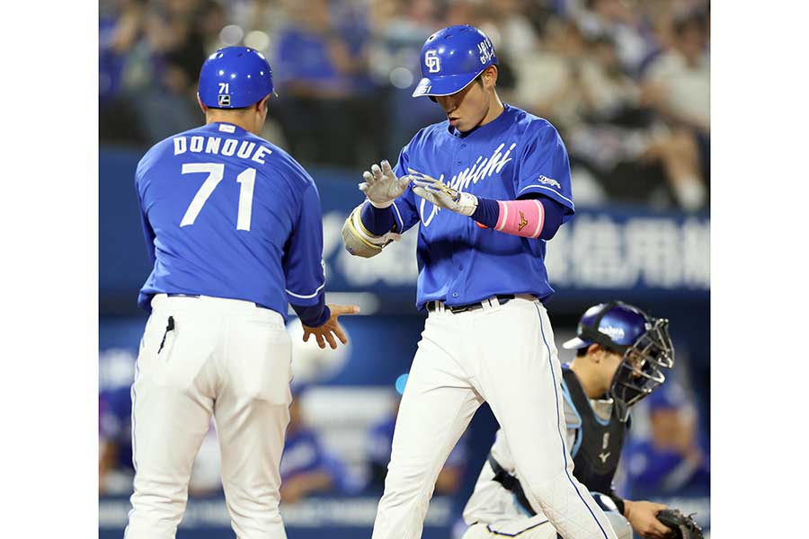 15号ソロアーチを放った上林誠知【写真：産経新聞社】