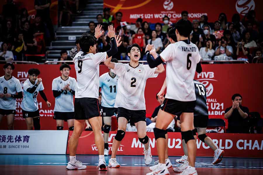 男子U21世界選手権、決勝トーナメント1回戦で中国と対戦した日本代表【写真:Volleyball World提供】