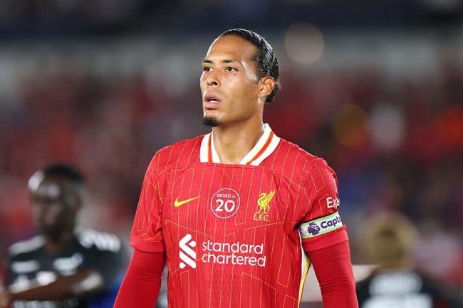 日本のコンビニで衝撃の光景「棚よりデカイのマジかよ」 195cm