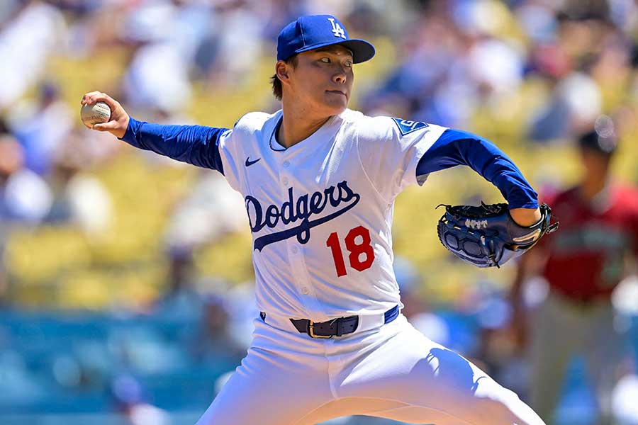 本拠地ダイヤモンドバックス戦に先発したドジャースの山本由伸【写真:ロイター】