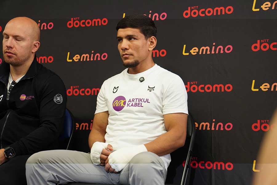 公開練習を前に会見したムロジョン・アフマダリエフ【写真：澤田直人】