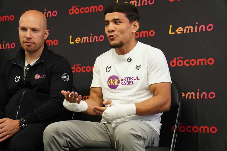 公開練習を前に会見したムロジョン・アフマダリエフ【写真：澤田直人】