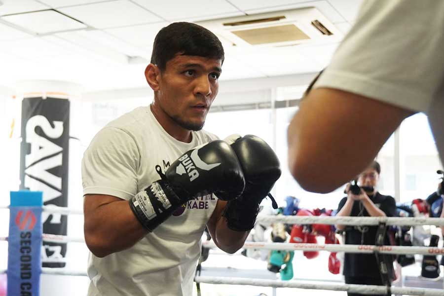 練習を公開したムロジョン・アフマダリエフ【写真：澤田直人】