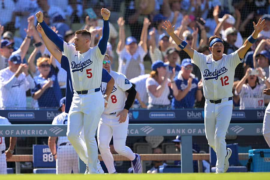 ドジャースの試合をパリ五輪金メダリストが観戦【写真：ロイター】