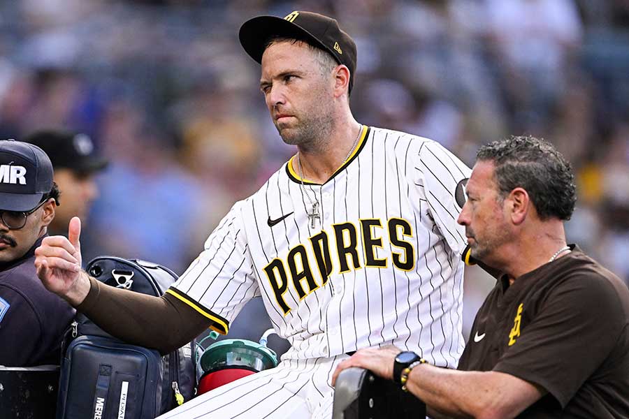 左脚を痛めて降板したパドレスのジェーソン・アダム【写真：ロイター】