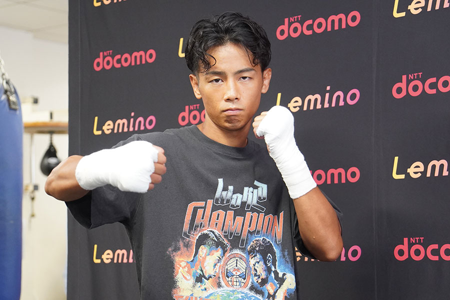 ポーズを決める武居由樹【写真：澤田直人】