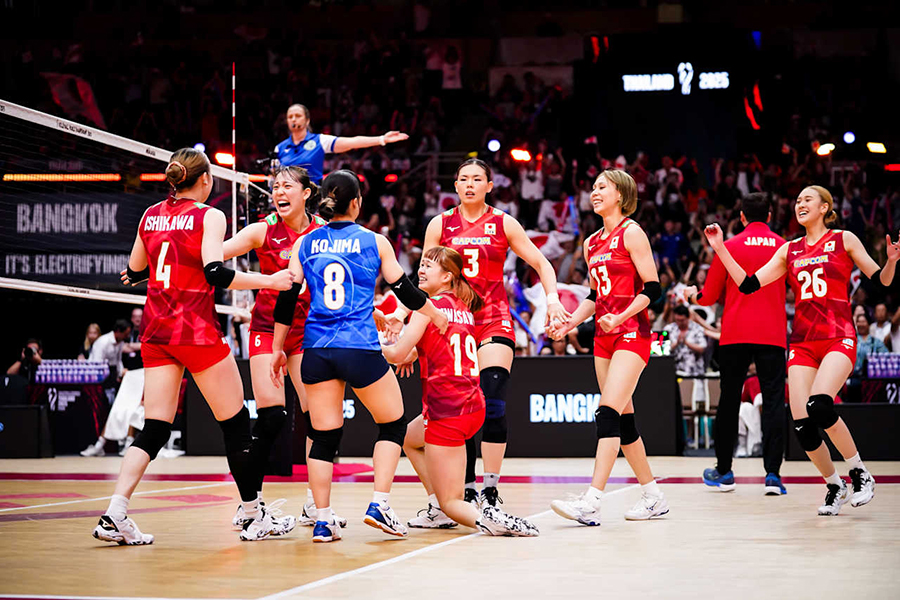 オランダと対戦した女子バレー日本代表【写真：Volleyball World提供】